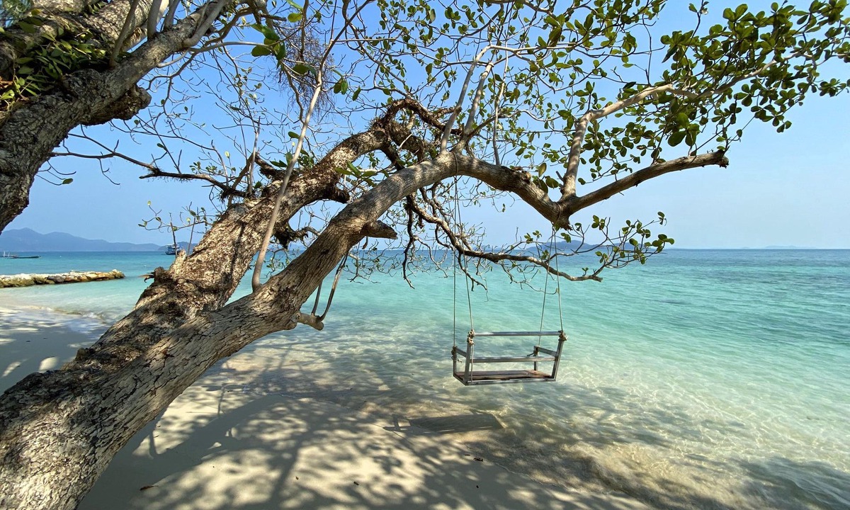 Koh Wai House | SOLE RESORT 10 Pax Waterfront Deluxe Bungalows with WiFi Restaurant Massage Area