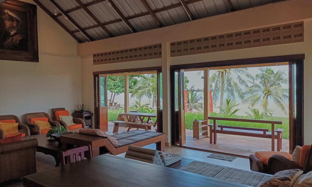 Saphli Villa | Spacious, breezy, and full of character beachfront villa, Chumphon,Thailand