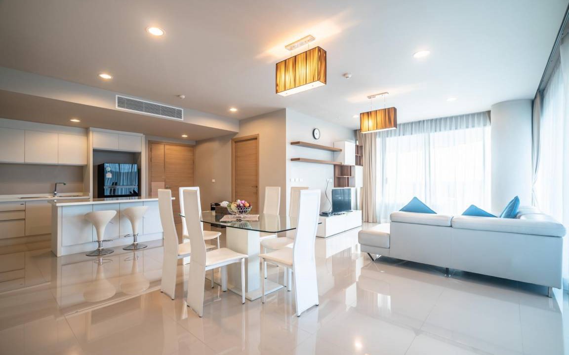 Karon Apartment | Spacious apartment with jacuzzi and ocean view