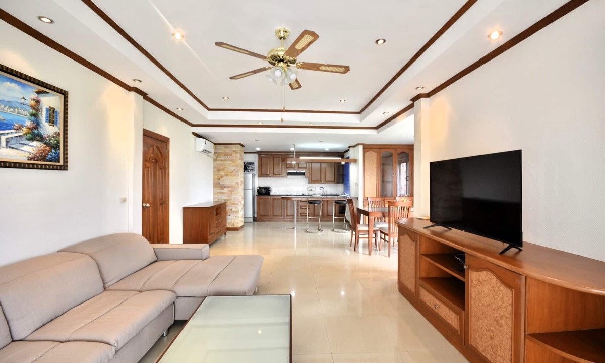 Na Kluea Apartment | Spacious Corner 1-Bedroom Condo with 2 Balconies - Baan Suan