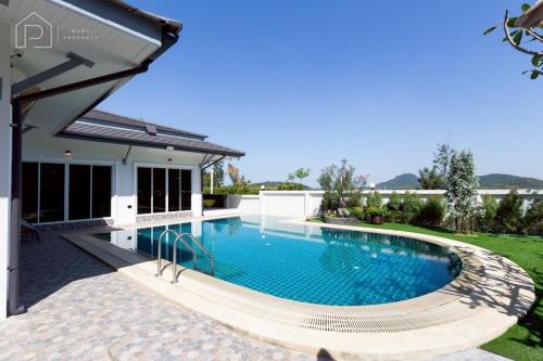 Sattahip Villa | Spacious Pool Villa 7 Beds Sattahip