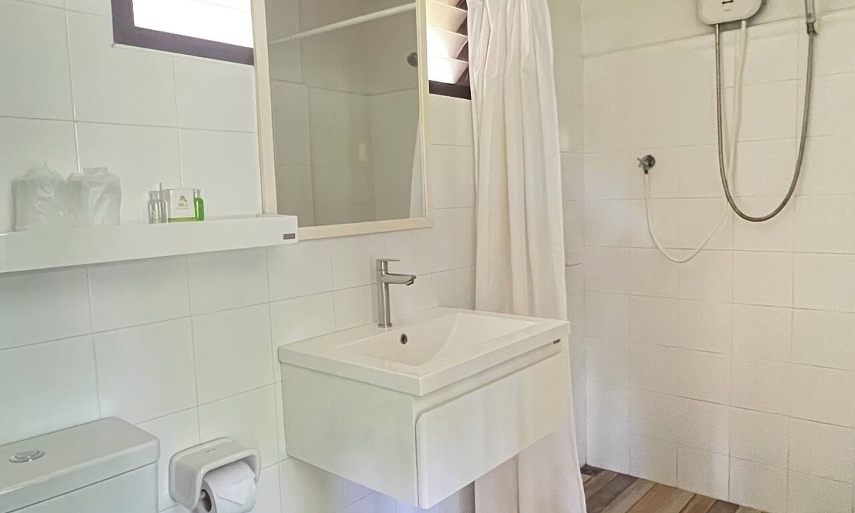 Thong Chai Hotel | Suan Bankrut Beach Resort