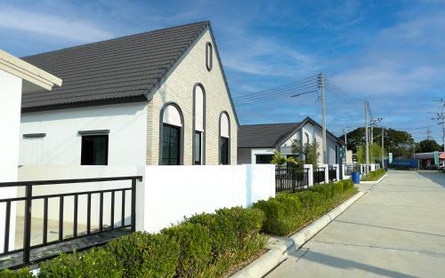Ban Pong House | Sukthavorn Living, Ban Pong