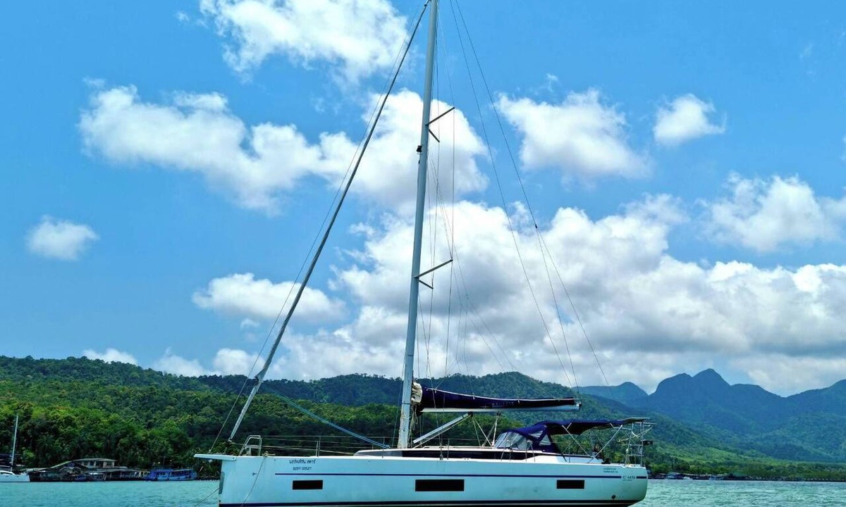 Salak Kok Boat Rental | Sun-Kissed Sailing Journey in Trat, Koh Chang