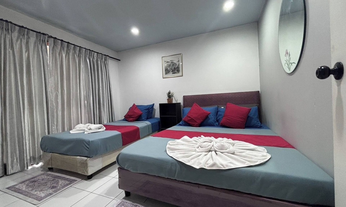 Bang Chak Hostel | Sunshiny-BB Hostel near Punnavithi BTS station