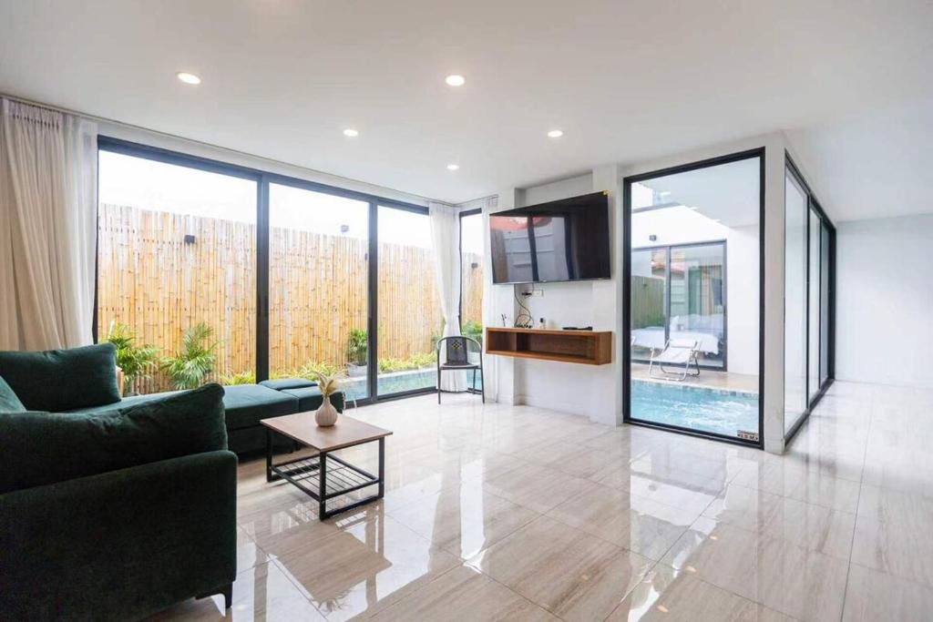South Pattaya Villa | SuSu Villa 4BR KTV Terrace Swimming Pool Near walking street