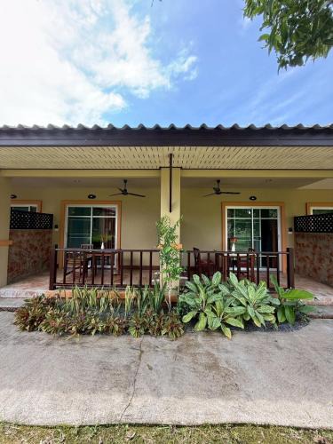 Khuekkhak Hotel | Sweet Mango Khaolak