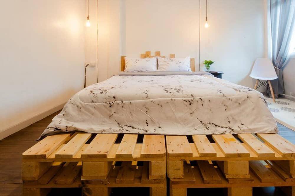 Phra Borom Maha Ratchawang Apartment | Standard Double Room BKK