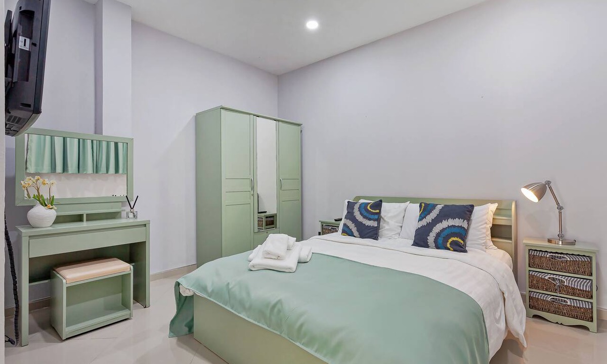 Pratumnak Hill Apartment | The 1 Bedroom "Four" with large pool