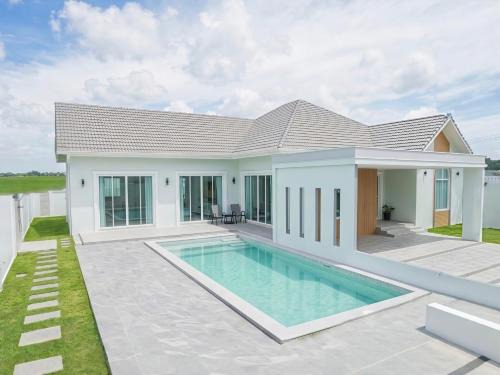 Pong Villa | The 8 MaBella House Pattaya Pool Villa