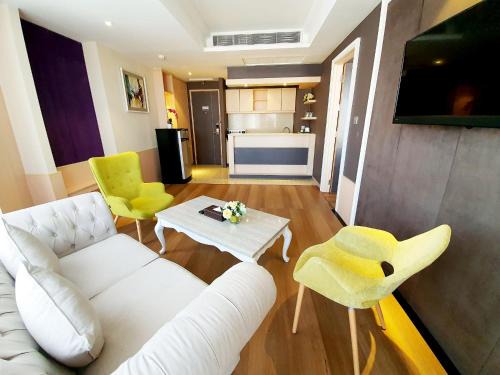 Chom Phon Hotel | The Bazaar Hotel Bangkok - MRT Lat Phrao Ratchadapisek