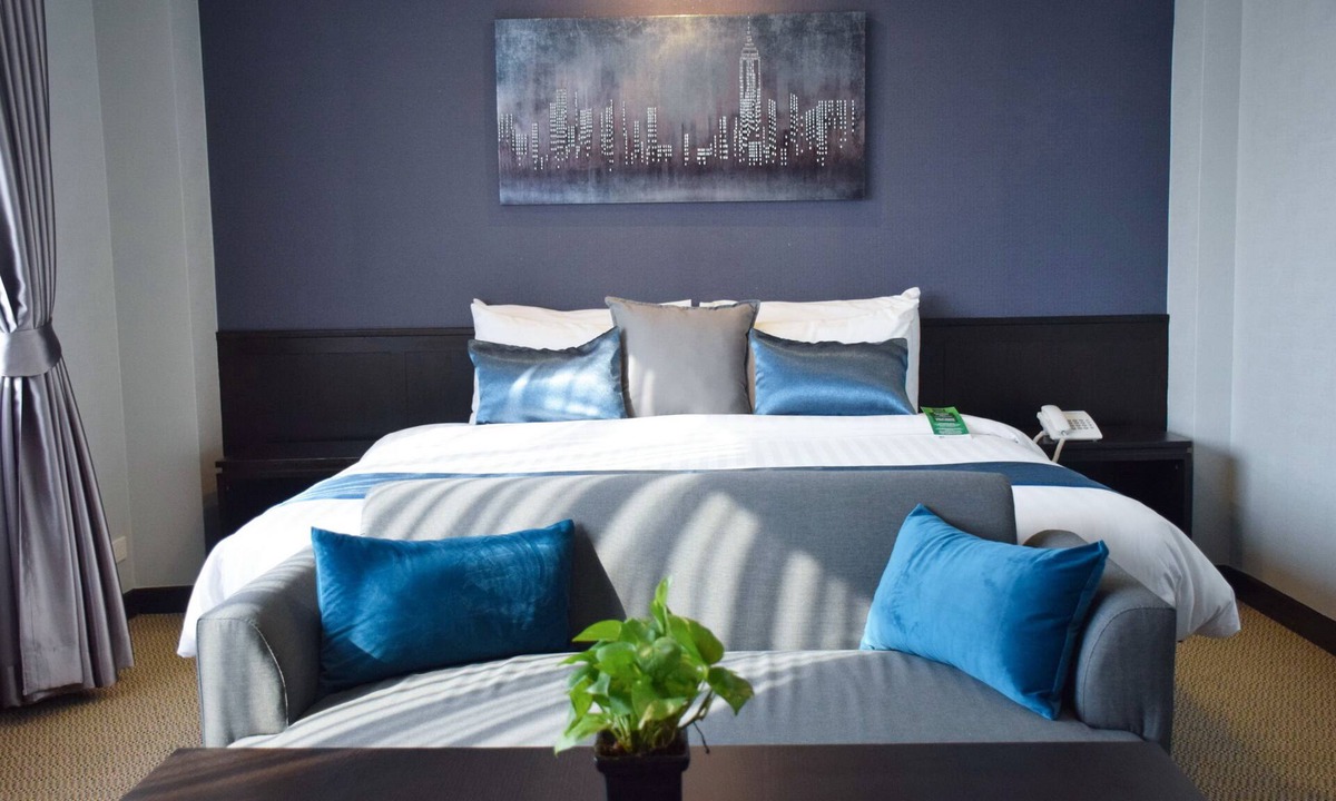 Mueang Samut Prakan District Hotel | The Color Living Hotel