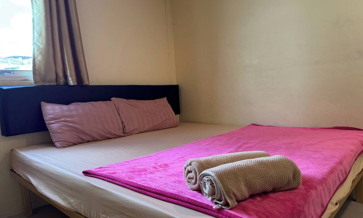 Chana Songkhram Hotel | The House Hostel