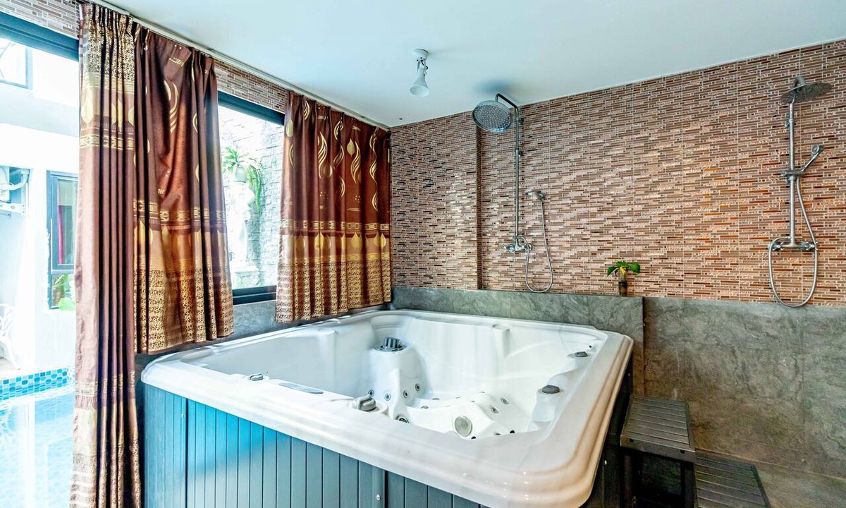 Ramkhamhaeng Hotel | The Pool Resort