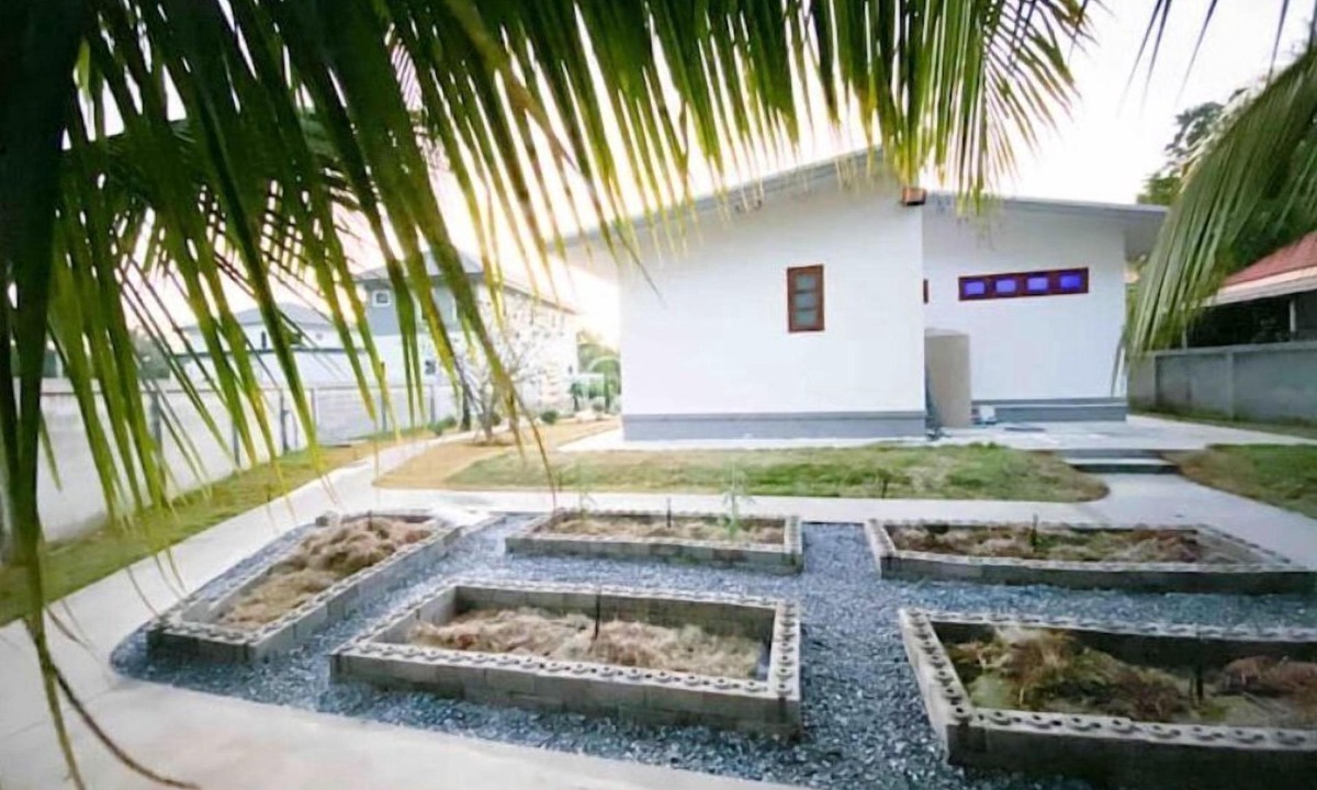 San Sai Villa | The White House