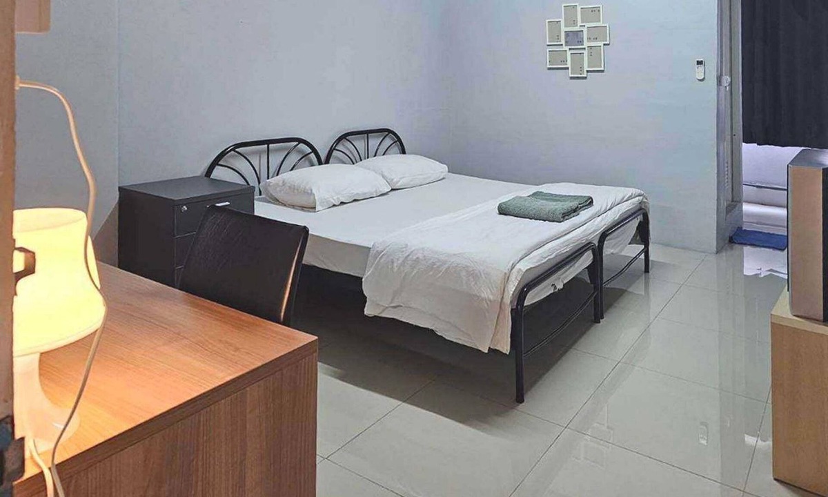 Bang Chalong Hotel | Toucan Bed And Cafe