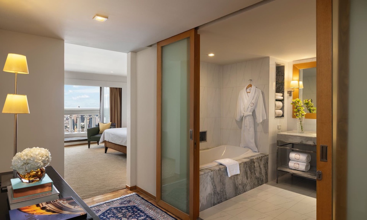 Bang Rak Hotel | Tower Club at lebua