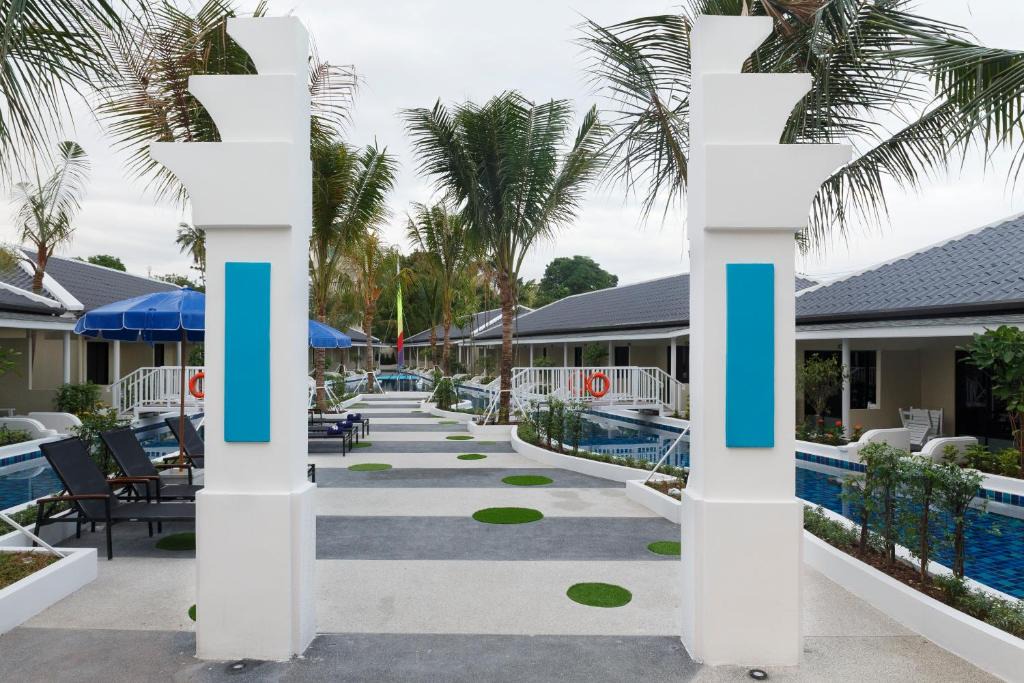 Chalong Resort | Tuana Hotels Brook Pool Access