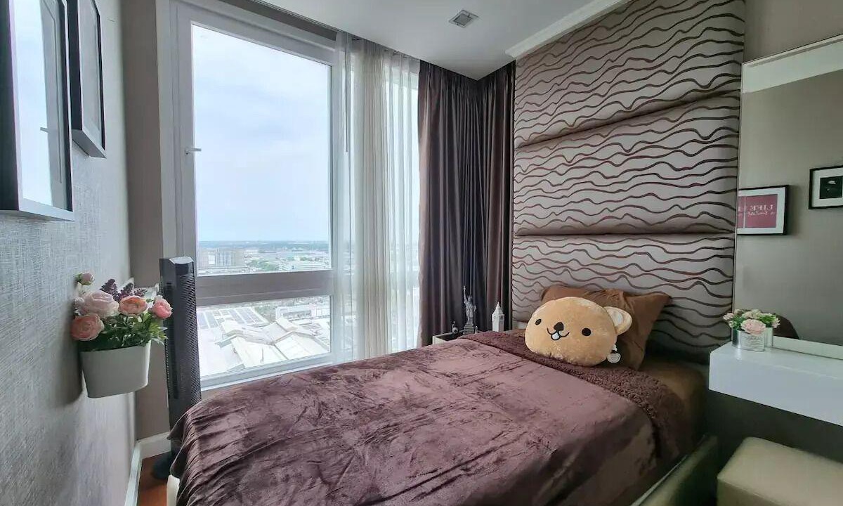 Mueang Samut Prakan District Apartment | Two BRs with few steps to BTS Green & Yellow Line