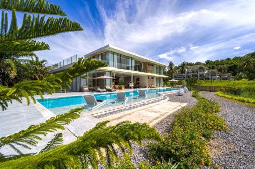 Hua Hin Villa | Ultra-Modern 6-Bedroom in Golf Course - PH6