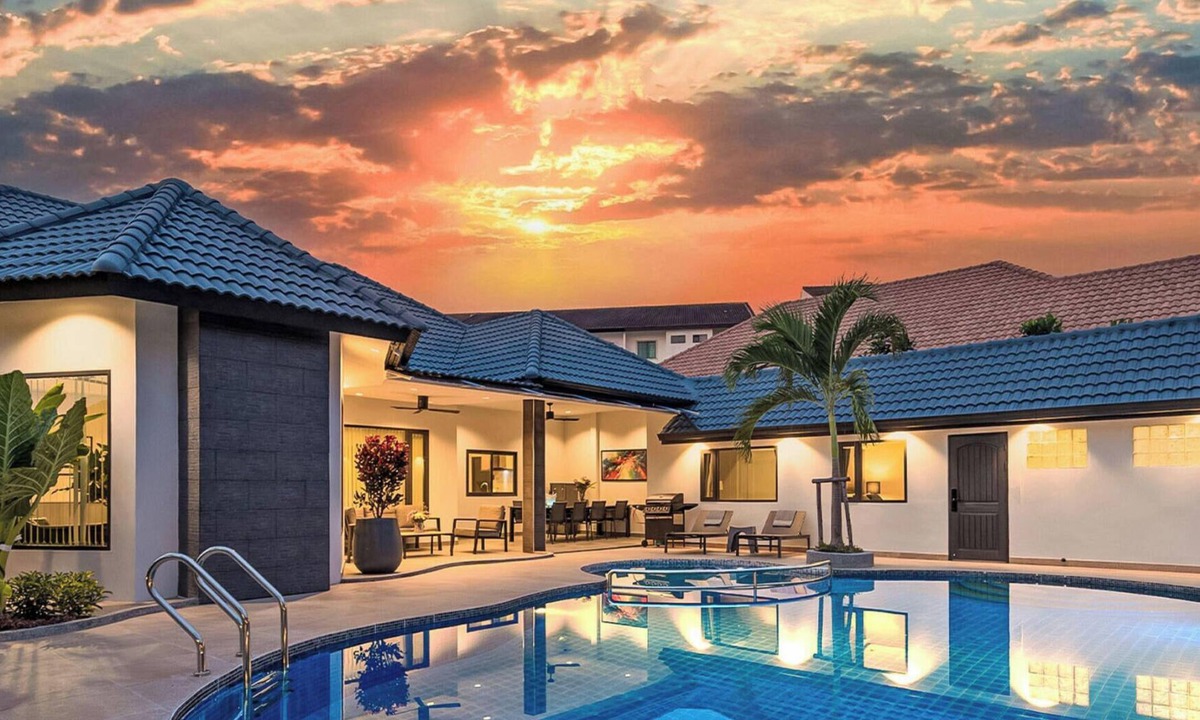 Nong Prue House | Vakantievilla "Pattaya Hill" by Interhome