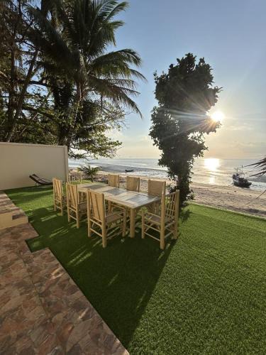 Na Thon House | Villa Nalyn 3BR Beachfront House with Sunset View