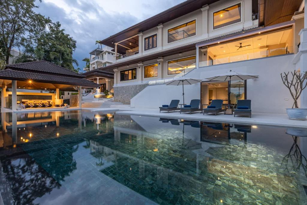 Choeng Thale Villa | Villa Rija 6-Bedroom Private Luxury Pool Villa in Layan