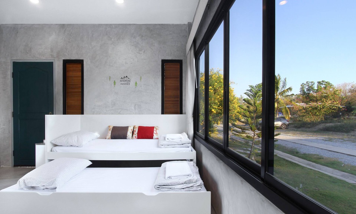 Khanong Phra Hotel | White Knot Khao Yai