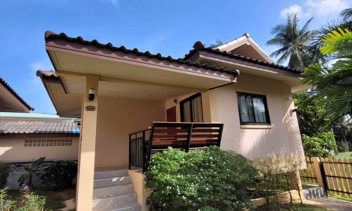 Lamai House | White orchid house