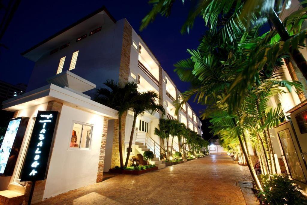 North Pattaya Villa | Wongamat 4-Bedroom Pool Villa in Pattaya