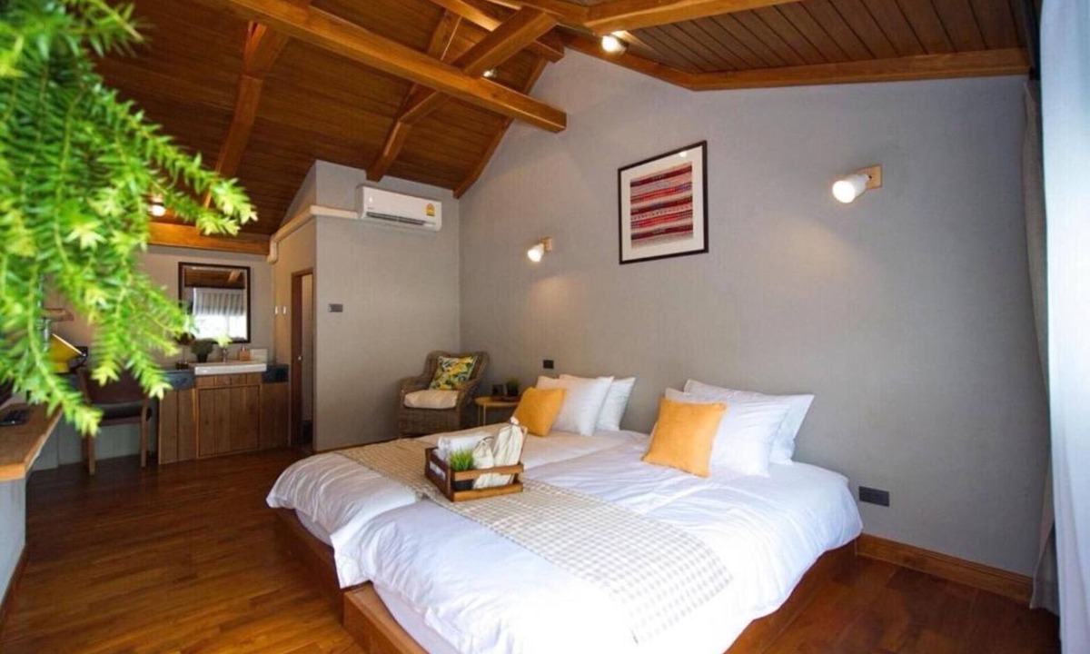 Chang Phueak Hotel | Yellow Pillow Village
