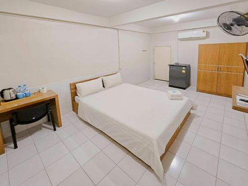 Khanna Yao Hotel | Ze Residence RamIntra near Fashion Island