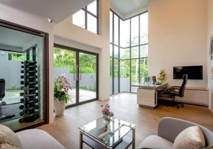 2 bedrooms penthouse with private pool and sea view