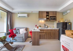 Cozy Apartment close to Naiharn Beach, free Wifi