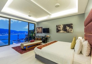 Sky Suites with Balcony (008)