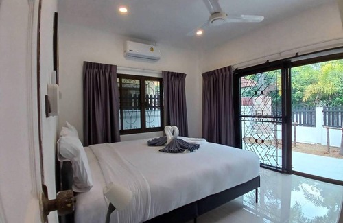 Kathu House | 100 m² House ∙ 2 bedrooms ∙ 2 guests