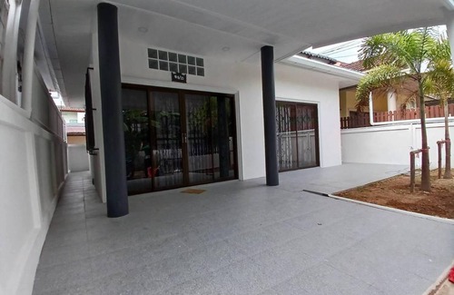 Kathu House | 100 m² House ∙ 2 bedrooms ∙ 2 guests
