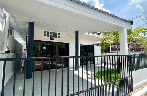 Kathu House | 100 m² House ∙ 2 bedrooms ∙ 2 guests