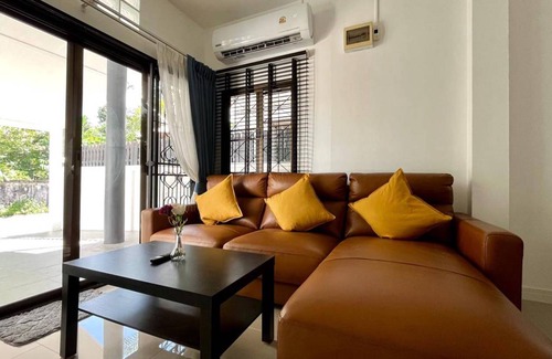 Kathu House | 100 m² House ∙ 2 bedrooms ∙ 4 guests