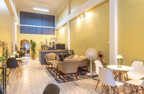 Talat Nuea Hostel | 113 Yellow House Hostel