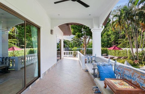 Chalong Villa | 1500 m² Villa ∙ 5 bedrooms ∙ 12 guests