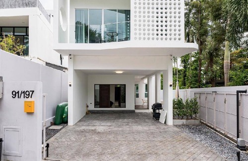 Kathu House | 300 m² House ∙ 3 bedrooms ∙ 6 guests