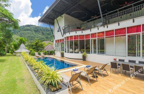 Chalong Hotel | 40 m² Hotel ∙ 22 guests