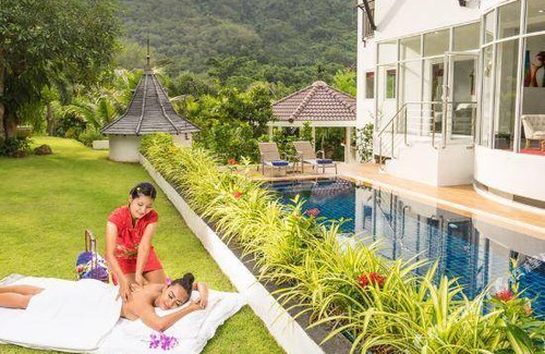 Chalong Hotel | 40 m² Hotel ∙ 22 guests