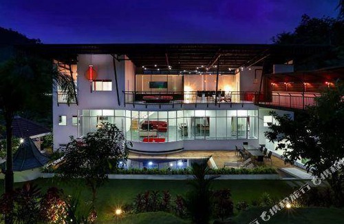 Chalong Hotel | 40 m² Hotel ∙ 22 guests