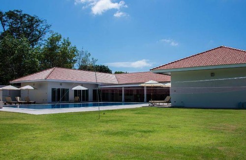 Thep Kasattri Resort | 41 m² Resort ∙ 2 guests