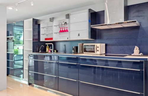 Kathu House | 450 m² House ∙ 5 bedrooms ∙ 14 guests