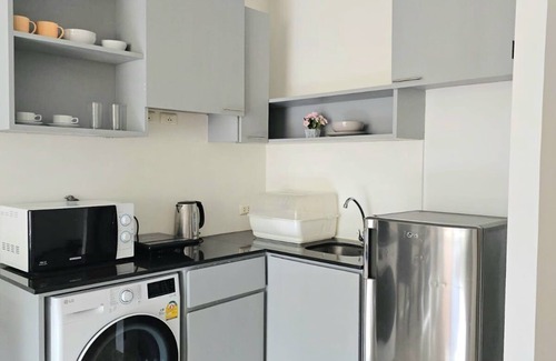 Karon Apartment | A cozy apartment with moutain views, just 5 minutes walk to Karon beach