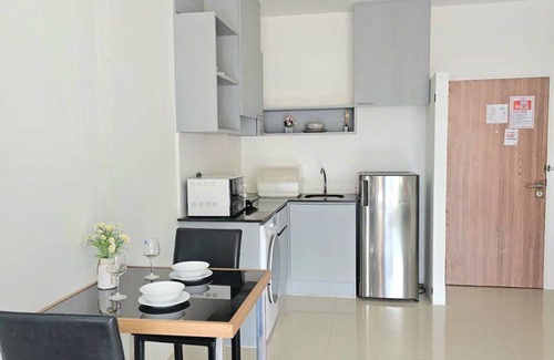 Karon Apartment | A cozy apartment with moutain views, just 5 minutes walk to Karon beach