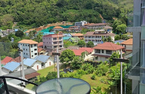 Karon Apartment | A cozy apartment with moutain views, just 5 minutes walk to Karon beach